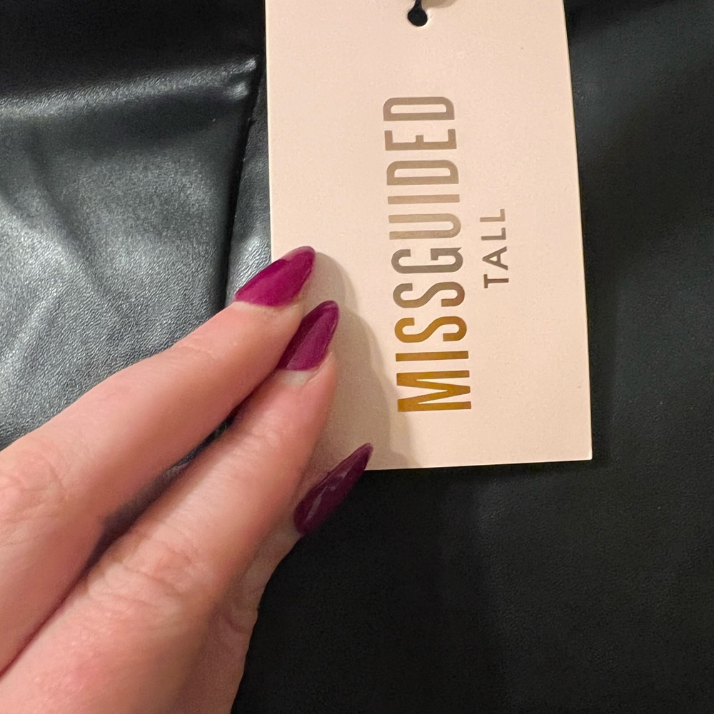 NWOT Missguided Faux Leather Flared Pant Size 6 Tall - Picture 3 of 4